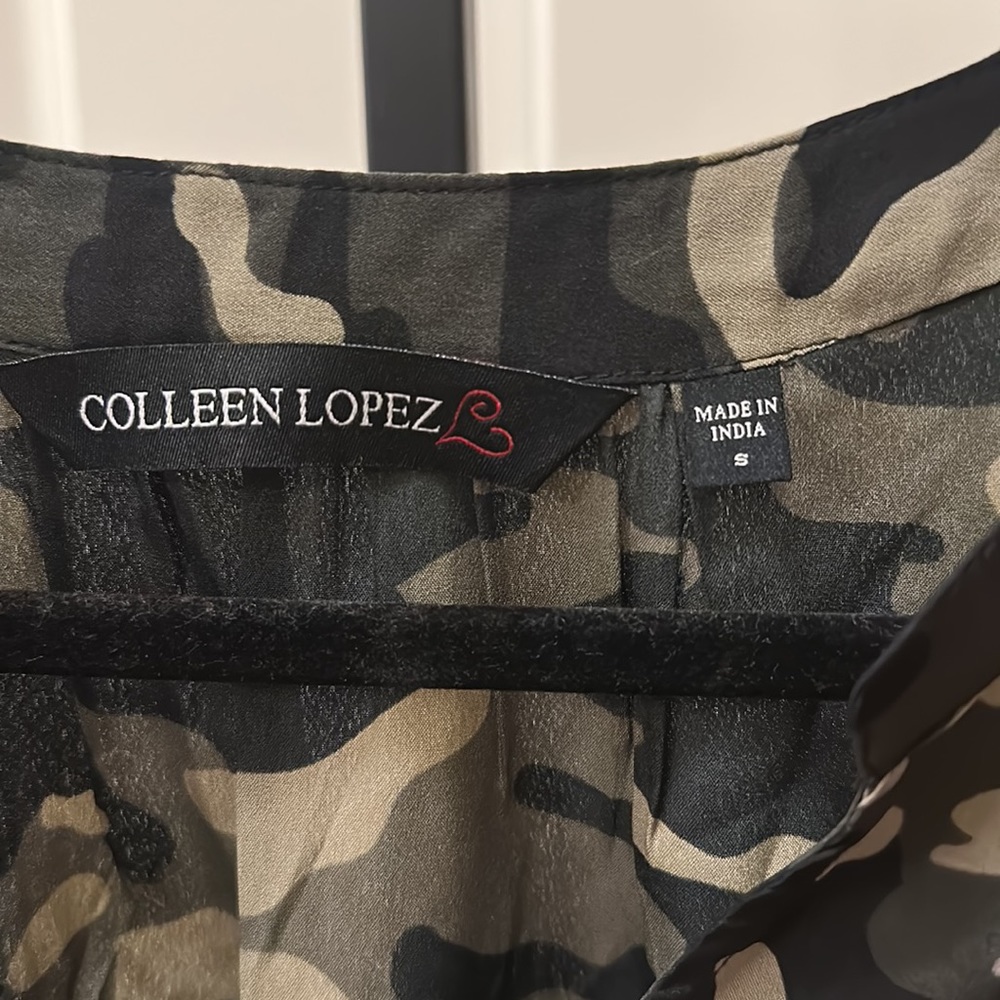 Colleen Lopez Embroidered Camo Top NEW - Picture 5 of 8